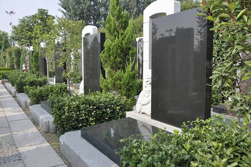 福建墓碑工廠傾力打造各種小型藝術(shù)墓碑,適應(yīng)公墓陵園景觀發(fā)展